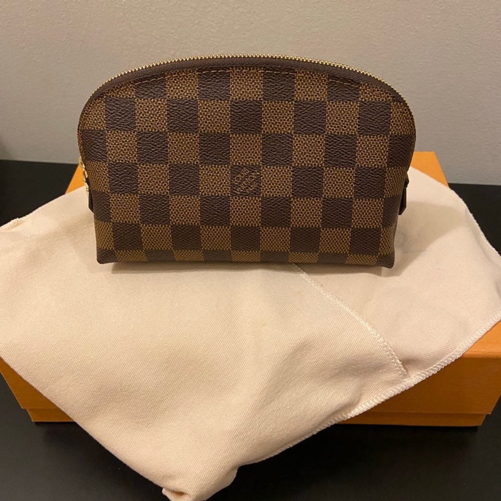 LV cosmetic ouch (brand new) - Picture 1 of 4